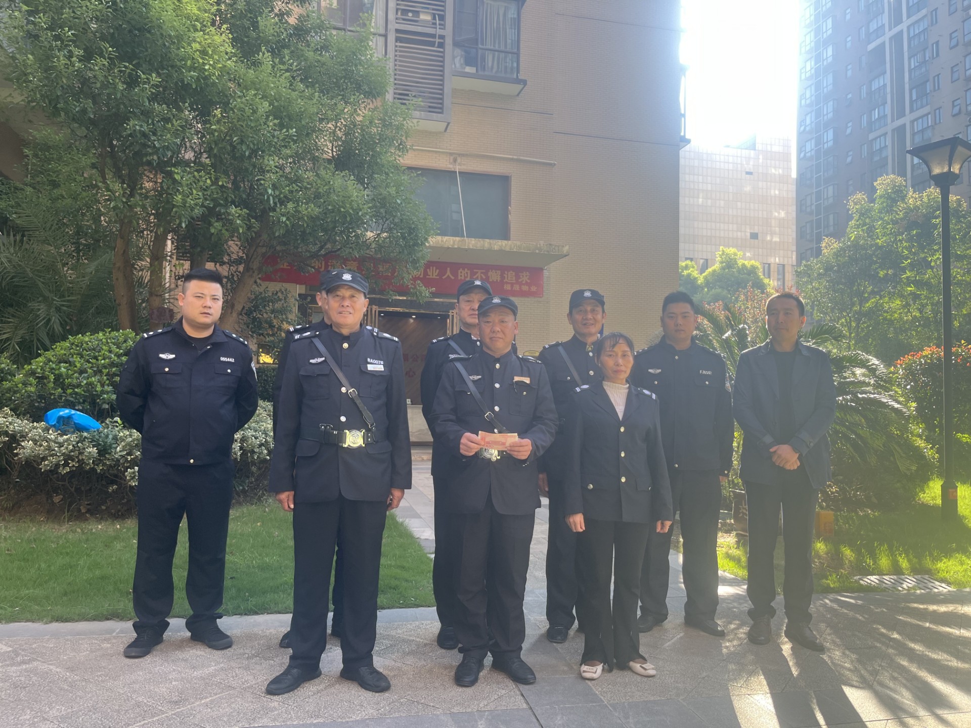 盡職盡責勇抓小偷，守護小區(qū)保平安